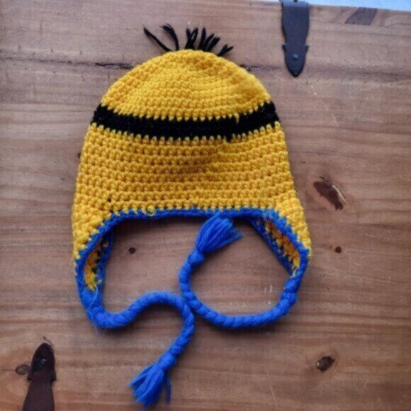 Handmade Knit Minions Hat Kids/Youth - Picture 5 of 5